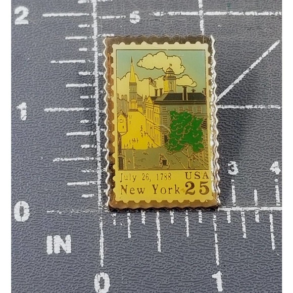 1988 New York July 26 1788 NY 200th Anniversary USPS 25 Cent USA Stamp Pin VTG - Picture 2 of 4